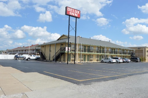 Delux Inn Tulsa image 1