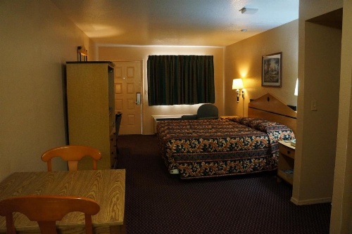 Delux Inn Tulsa image 8