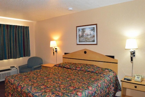 Delux Inn Tulsa image 9