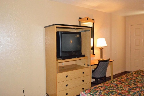 Delux Inn Tulsa image 10