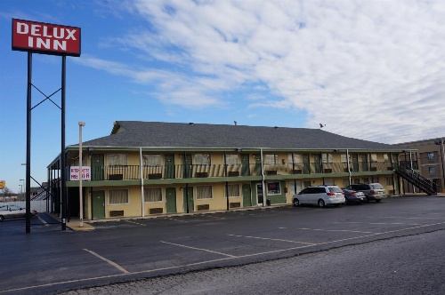 Delux Inn Tulsa image 3
