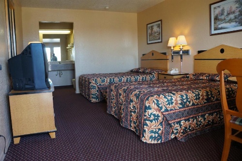 Delux Inn Tulsa image 7